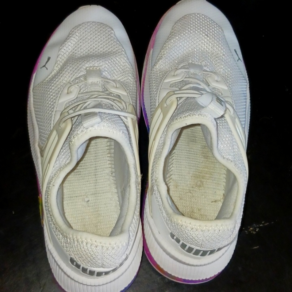 Girls Puma Size 3 White and Pink